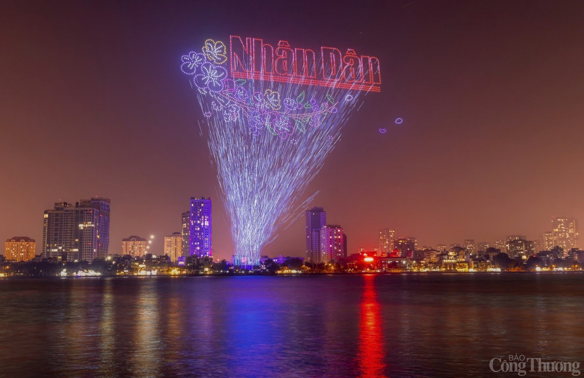 Chùm ảnh: Hòa nhạc ánh sáng - Chào năm mới 2025