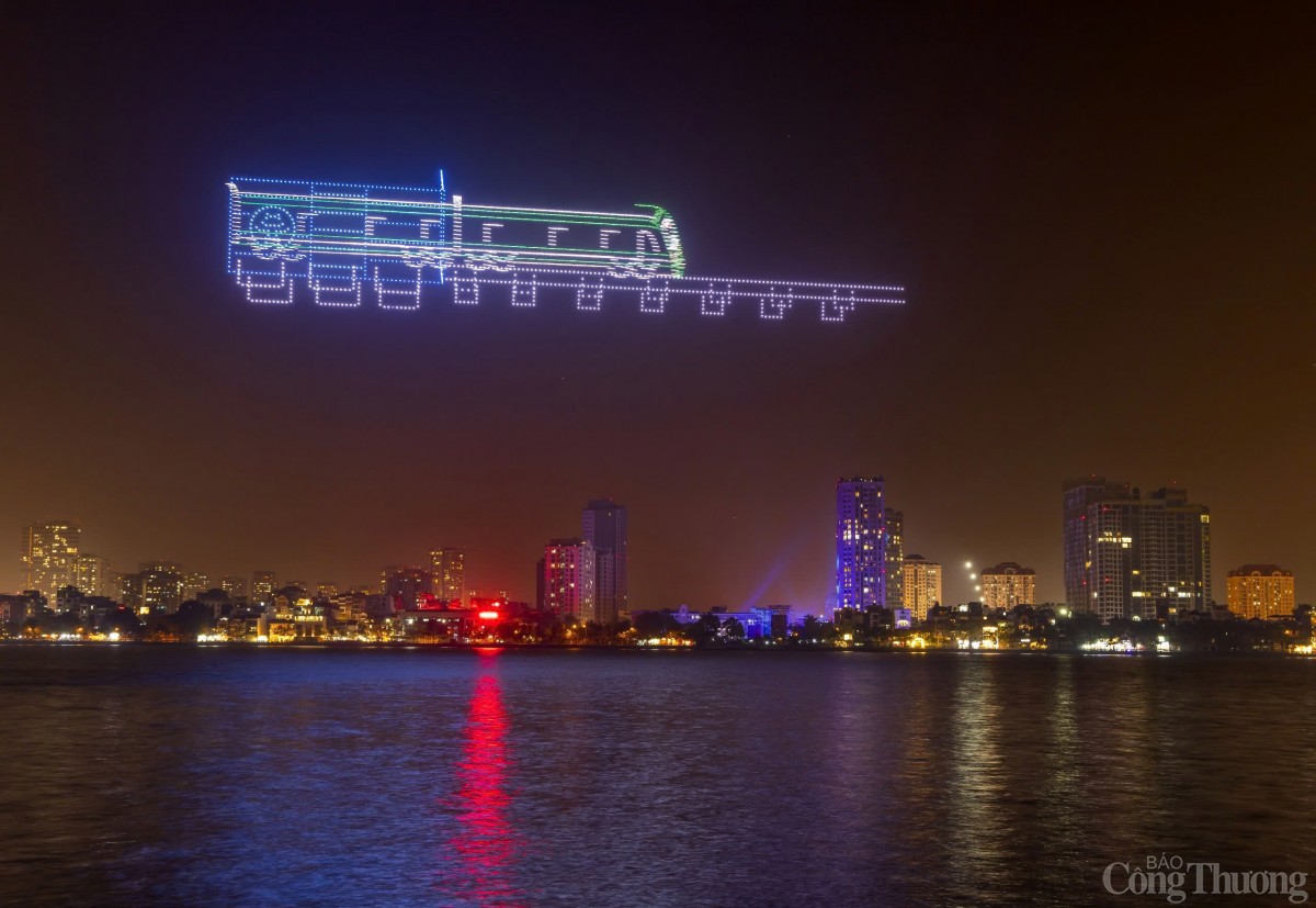 Chùm ảnh: Hòa nhạc ánh sáng - Chào năm mới 2025