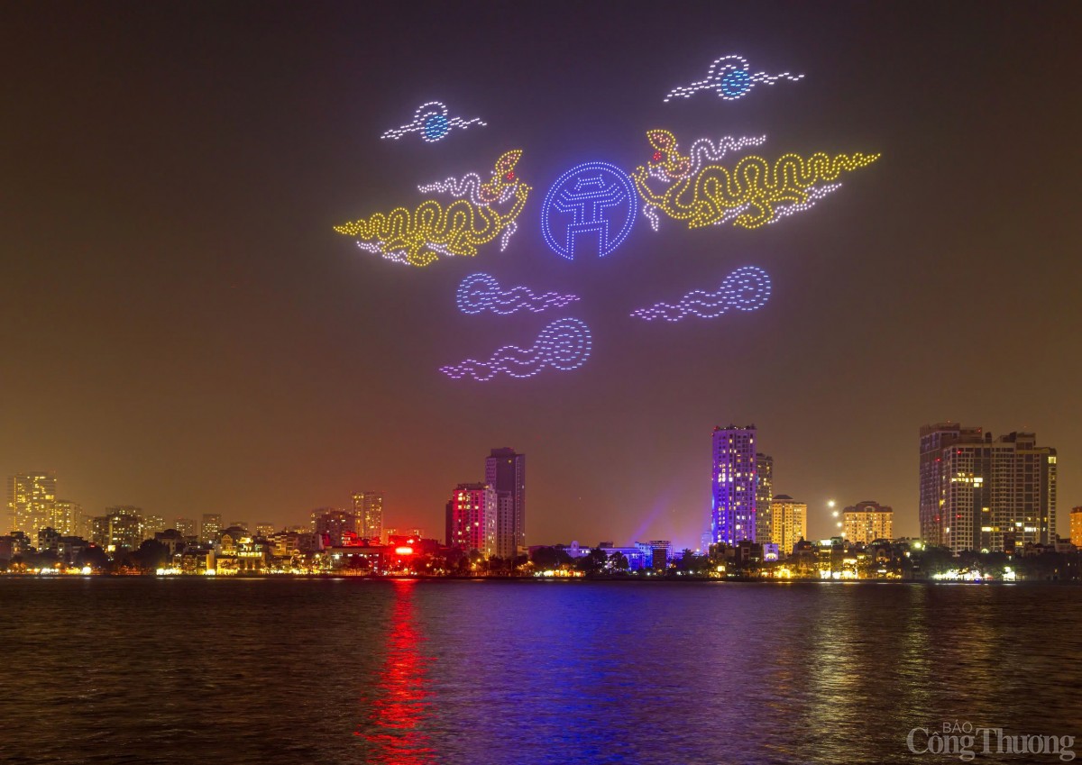 Chùm ảnh: Hòa nhạc ánh sáng - Chào năm mới 2025