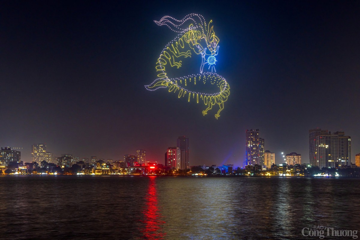 Chùm ảnh: Hòa nhạc ánh sáng - Chào năm mới 2025