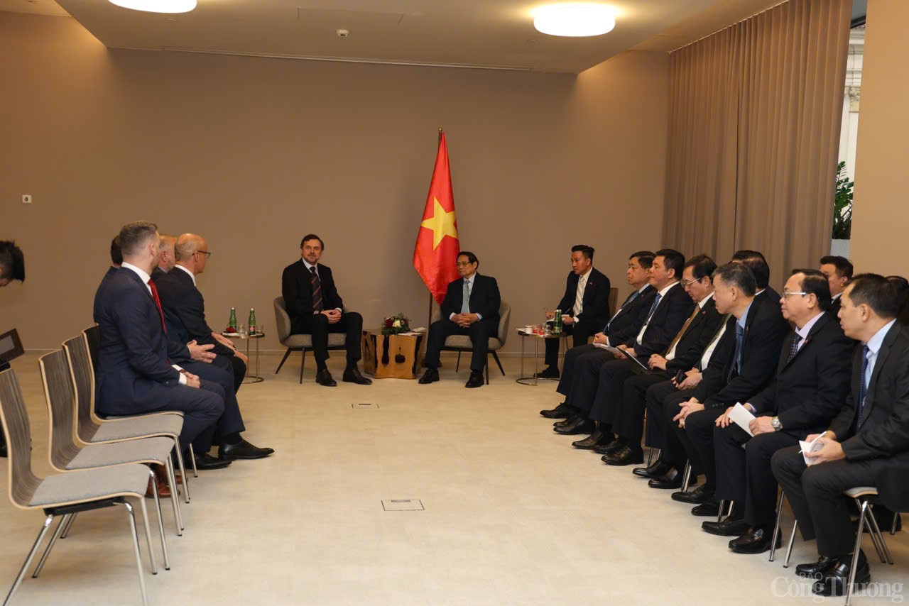 Thủ tướng đề nghị Tập đoàn Czech mở rộng đầu tư vào điện gió, điện mặt trời