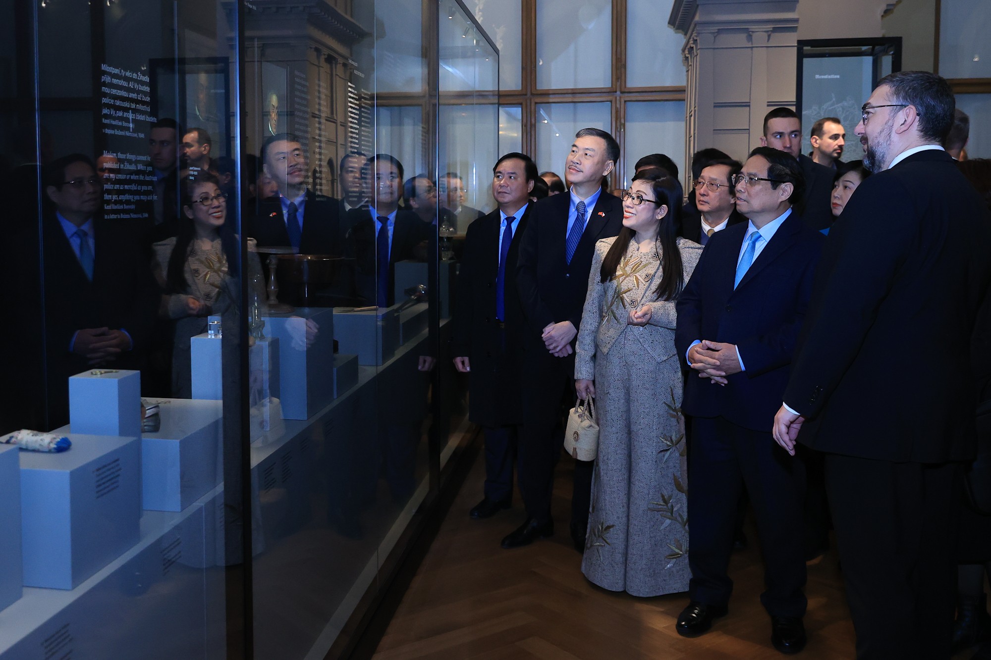 Thủ tướng thăm biểu tượng văn hóa và lịch sử của Czech