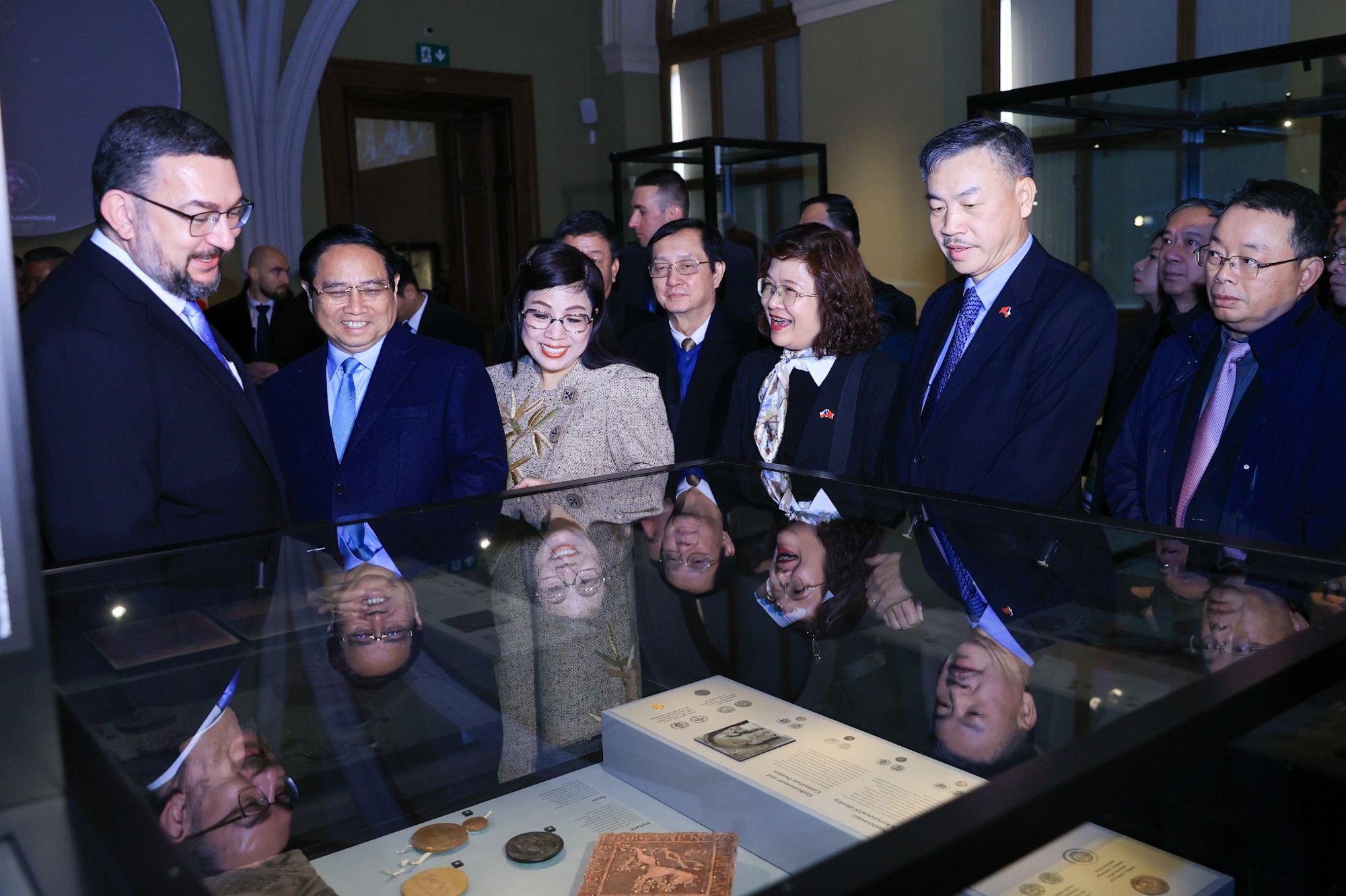 Thủ tướng thăm biểu tượng văn hóa và lịch sử của Czech