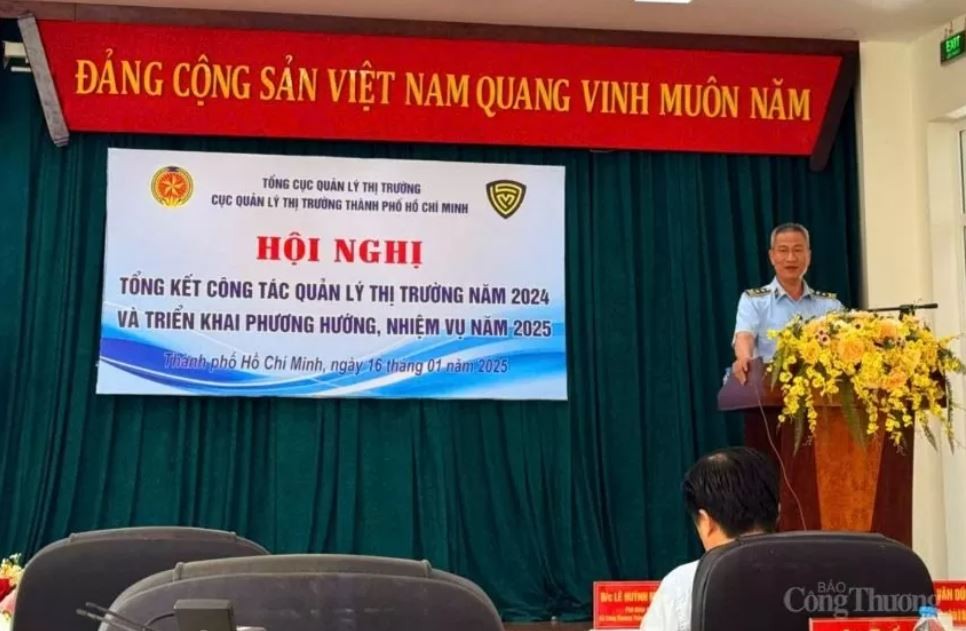 Ông Trương Văn Ba - Cục trưởng Cục Quản lý thị trường TP. Hồ Chí Minh nhấn mạnh, nhiệm vụ cốt loixi của quản lý thị trường là xây dựng môi trường kinh doanh lành mạnh. Ông Trương Văn Ba - Cục trưởng Cục Quản lý thị trường TP. Hồ Chí Minh nhấn mạnh, nhiệm vụ cốt loixi của quản lý thị trường là xây dựng môi trường kinh doanh lành mạnh.