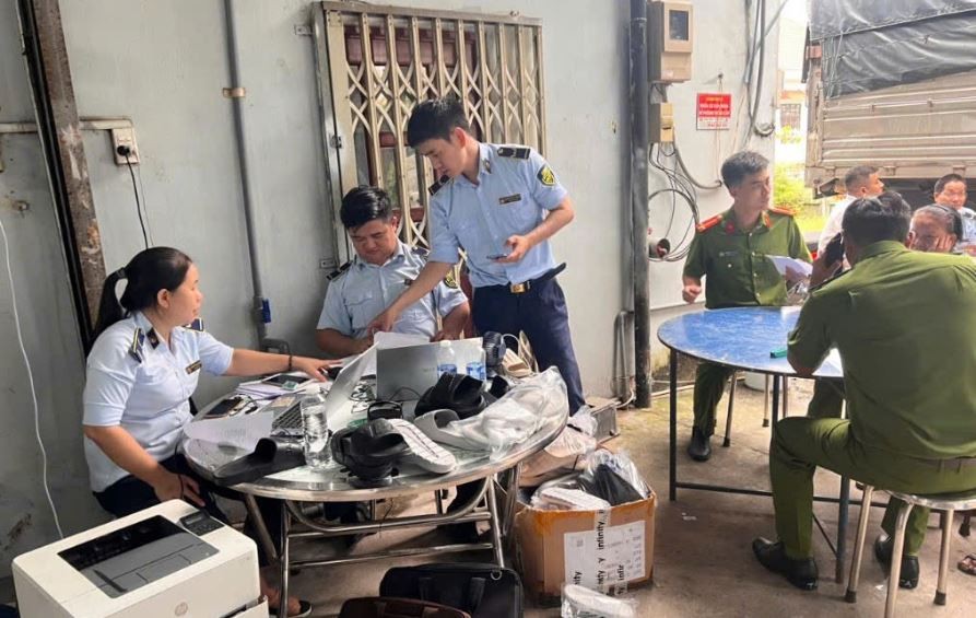 Quản lý thị trường TP. Hồ Chí Minh thực hiện công tác kiểm tra trên địa bàn. Ảnh Quản lý thị trường TP. Hồ Chí Minh Quản lý thị trường TP. Hồ Chí Minh thực hiện công tác kiểm tra trên địa bàn. Ảnh Quản lý thị trường TP. Hồ Chí Minh