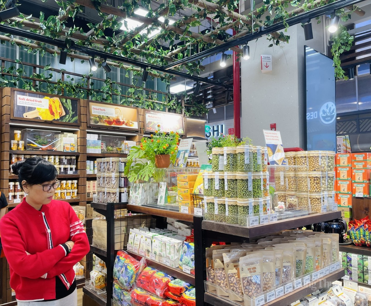 Người tiêu dùng lựa chọn sản phẩm phù hợp với gia đình. Ảnh: Nguyễn Thanh Người tiêu dùng lựa chọn sản phẩm phù hợp với gia đình. Ảnh: Nguyễn Thanh