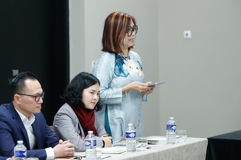 Bà Nguyễn Thị Diệu Linh, Phó Chủ tịch Mạng lưới Việt Nam tại châu Âu, Chủ tịch Liên hiệp Hội Thanh niên Sinh viên Việt Nam tại châu Âu báo cáo Thủ tướng và đoàn công tác về hoạt động của Mạng lưới tại châu Âu - Ảnh: VGP/Nhật Bắc Bà Nguyễn Thị Diệu Linh, Phó Chủ tịch Mạng lưới Việt Nam tại châu Âu, Chủ tịch Liên hiệp Hội Thanh niên Sinh viên Việt Nam tại châu Âu báo cáo Thủ tướng và đoàn công tác về hoạt động của Mạng lưới tại châu Âu - Ảnh: VGP/Nhật Bắc