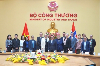 Chùm ảnh: Thứ trưởng Nguyễn Hoàng Long làm việc với đoàn Quốc hội Na Uy