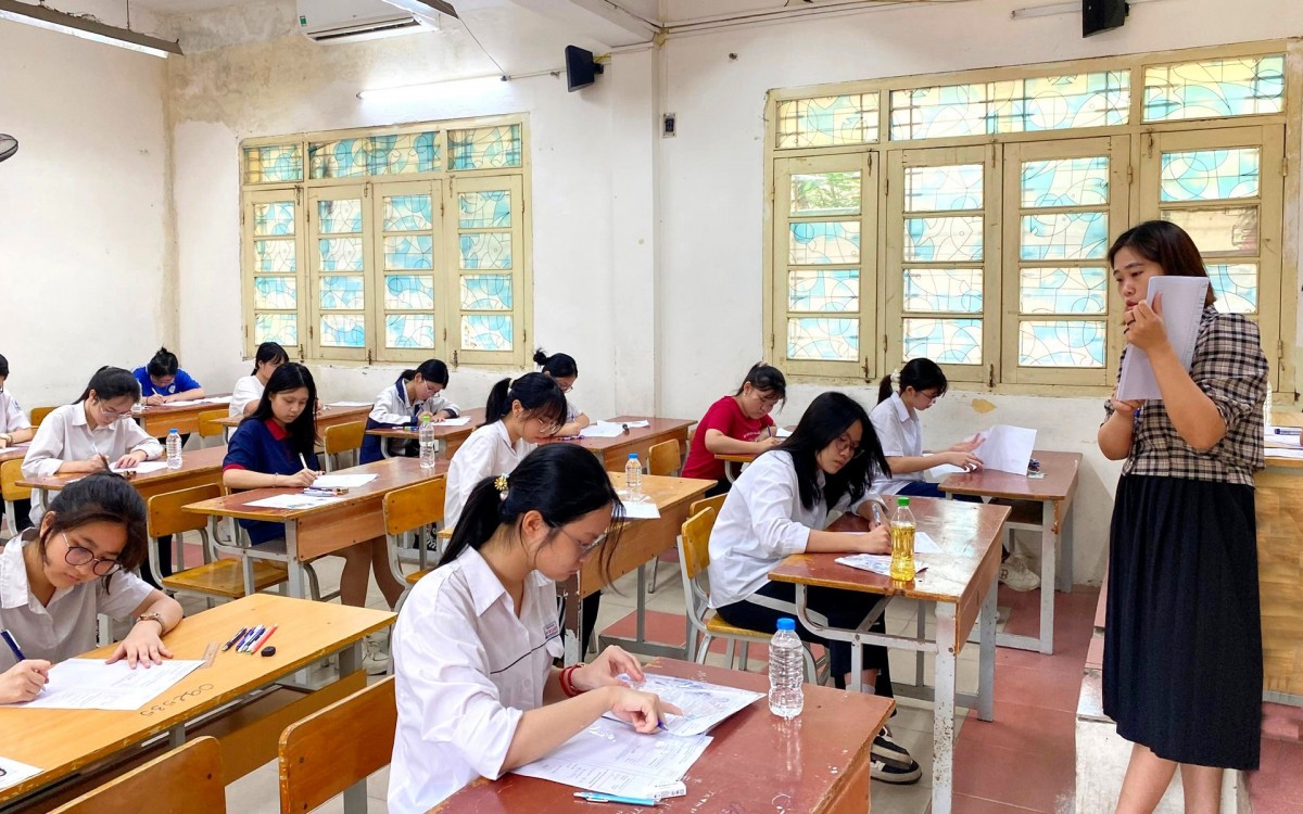Tiếng Anh tiếp tục được chọn là môn thi thứ ba vào lớp 10 tại nhiều địa phương