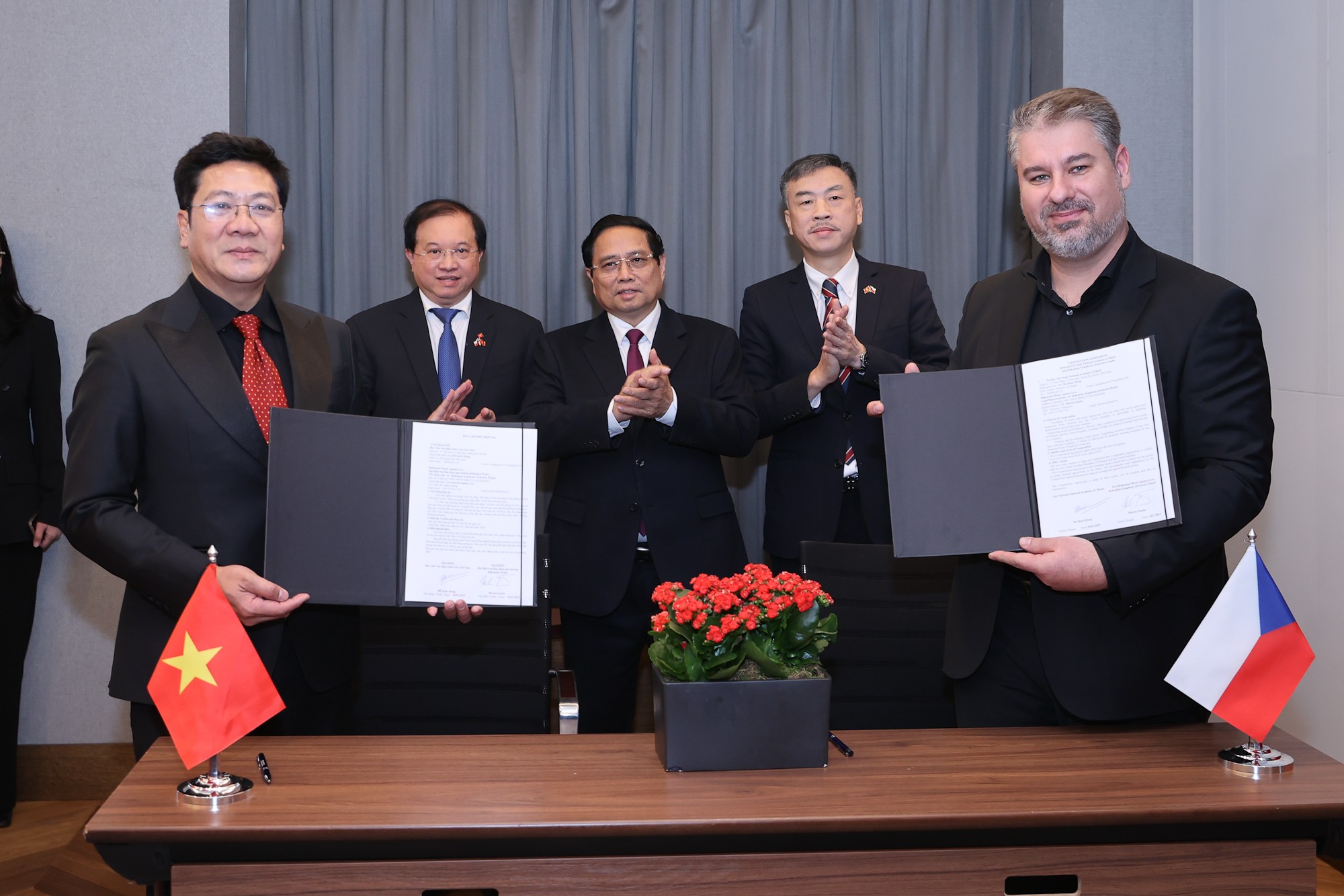 Bước tiến mới trong hợp tác bóng đá Việt Nam - Czech