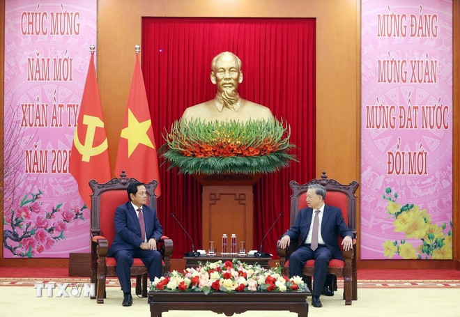 Tổng Bí thư Tô Lâm tiếp thân mật Đoàn đại biểu cấp cao Đảng Nhân dân Campuchia. (Ảnh: TTXVN) Tổng Bí thư Tô Lâm tiếp thân mật Đoàn đại biểu cấp cao Đảng Nhân dân Campuchia. (Ảnh: TTXVN)
