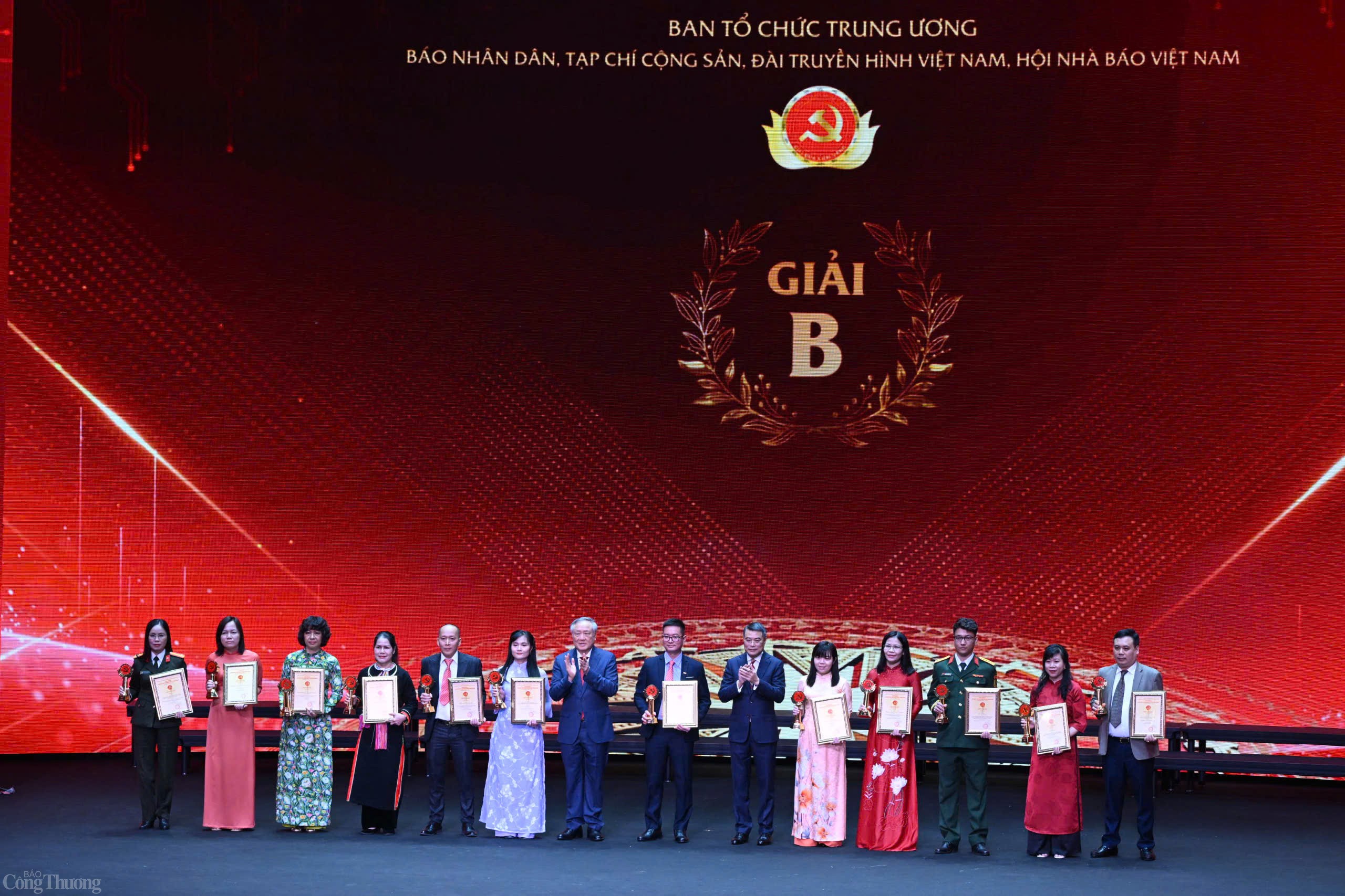 Báo Công Thương đoạt giải Chuyên đề Búa liềm vàng năm 2024 Báo Công Thương đoạt giải Chuyên đề Búa liềm vàng năm 2024