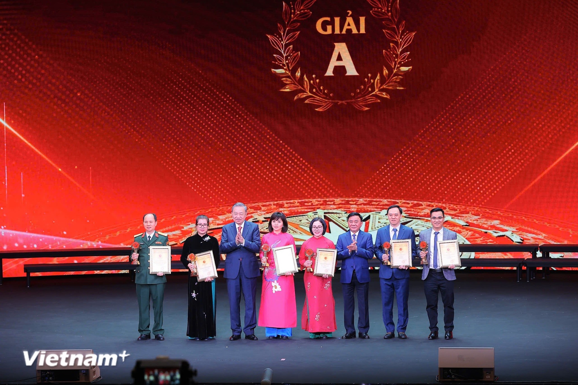 Các tác giả nhận Giải A Các tác giả nhận Giải A