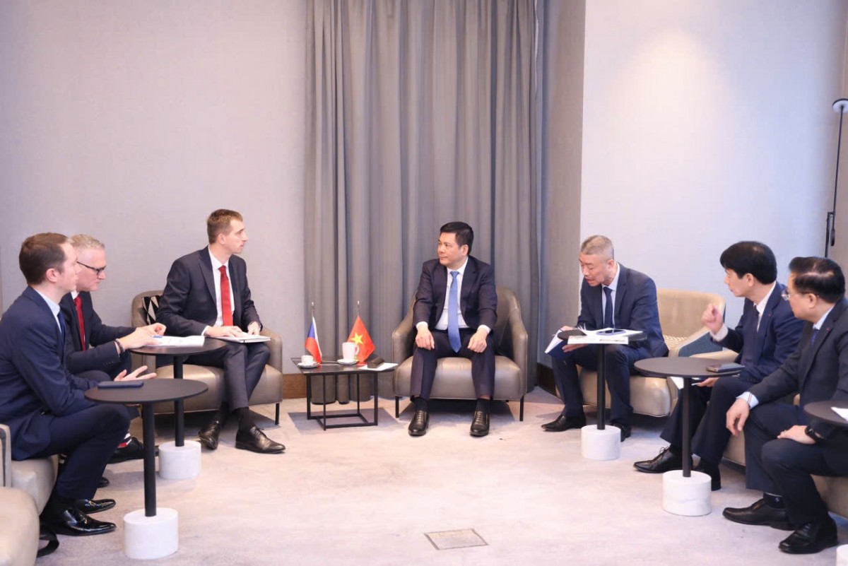 Bộ trưởng Nguyễn Hồng Diên kêu gọi doanh nghiệp Czech đầu tư vào công nghiệp, năng lượng Việt Nam Bộ trưởng Nguyễn Hồng Diên kêu gọi doanh nghiệp Czech đầu tư vào công nghiệp, năng lượng Việt Nam