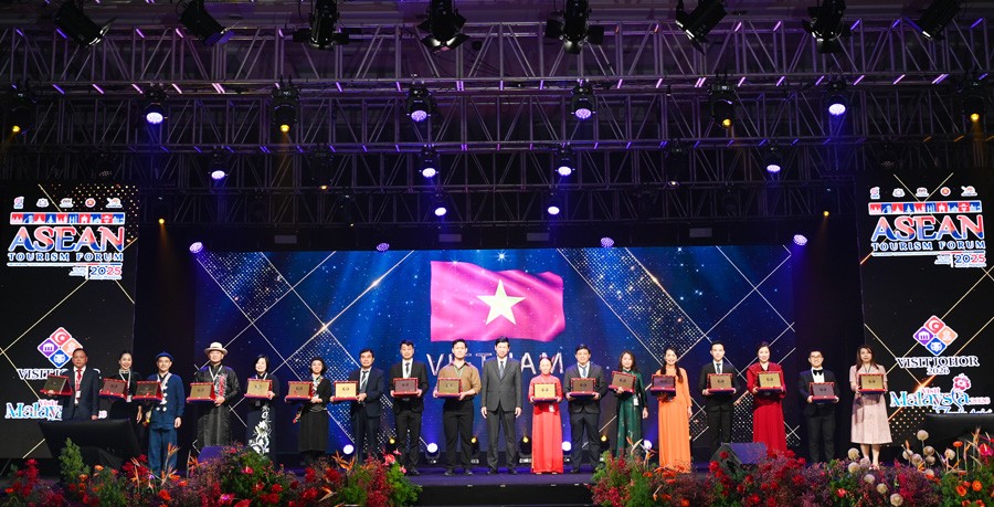 Du lịch Việt Nam vinh dự có 17 đơn vị đạt giải thưởng cho 4 hạng mục. Ảnh: TITC Du lịch Việt Nam vinh dự có 17 đơn vị đạt giải thưởng cho 4 hạng mục. Ảnh: TITC