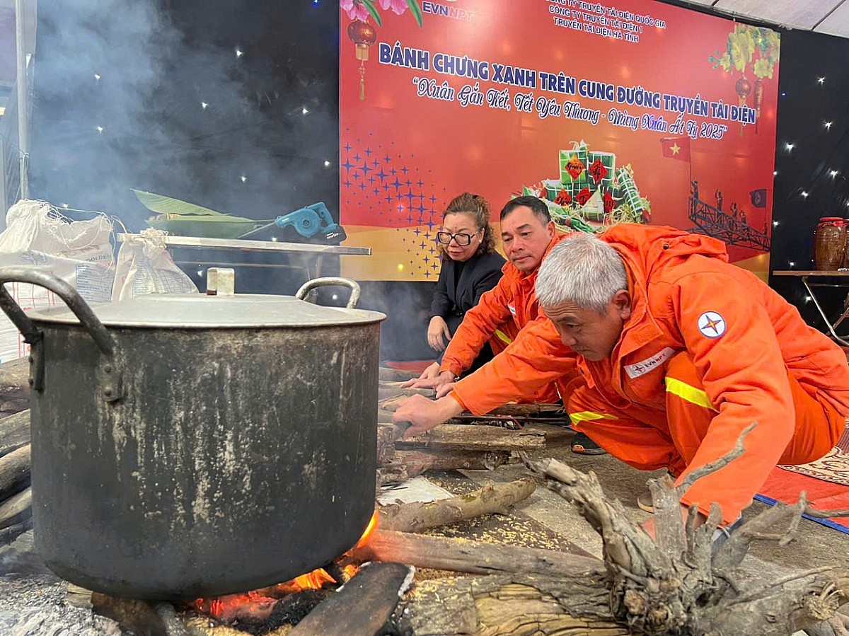 Tết sớm của lính truyền tải điện Tết sớm của lính truyền tải điện