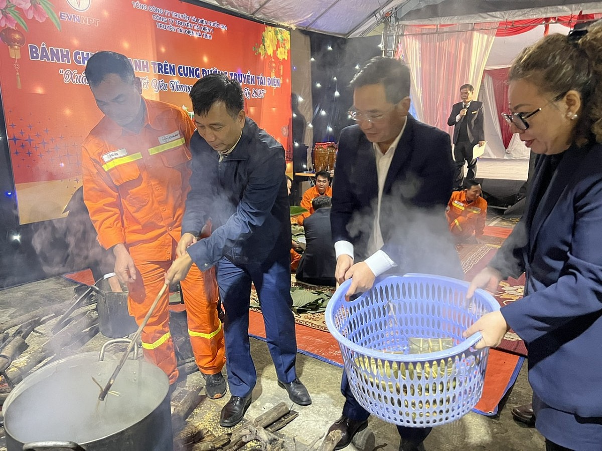 Tết sớm của lính truyền tải điện Tết sớm của lính truyền tải điện