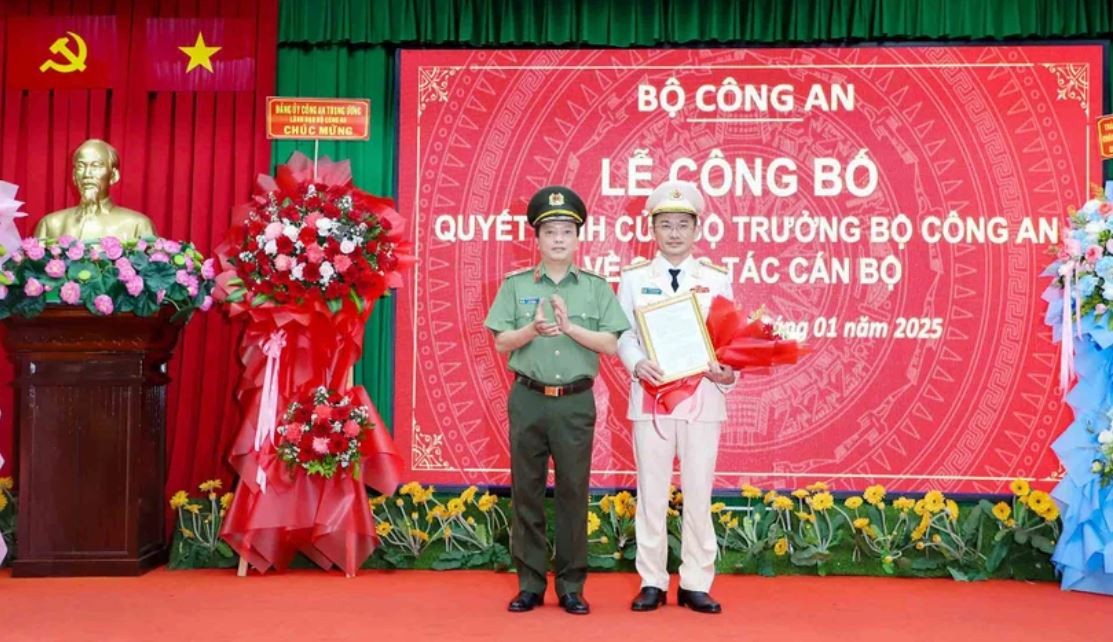 Đại tá Trần Văn Dương làm Giám đốc Công an Sóc Trăng Đại tá Trần Văn Dương làm Giám đốc Công an Sóc Trăng