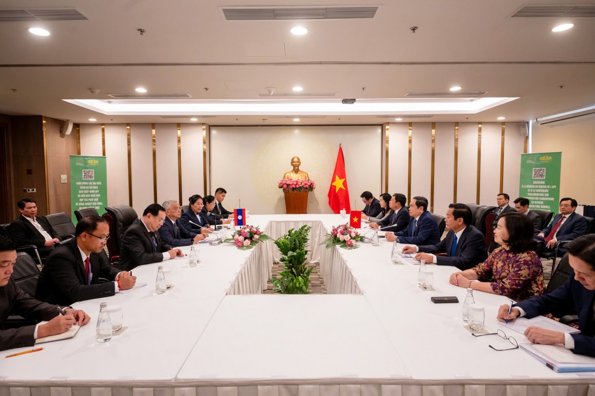 Chủ tịch Quốc hội Trần Thanh Mẫn tiếp Phó Chủ tịch Quốc hội Lào Sommad Pholsena. Ảnh: Cổng TTĐT Quốc hội/ Phạm Thắng Chủ tịch Quốc hội Trần Thanh Mẫn tiếp Phó Chủ tịch Quốc hội Lào Sommad Pholsena. Ảnh: Cổng TTĐT Quốc hội/ Phạm Thắng