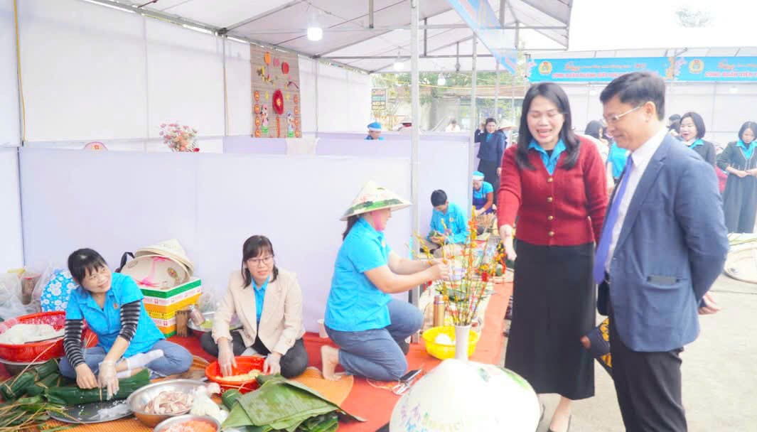 Thành phố Huế: Nhiều hoạt động thăm hỏi, tặng quà Tết