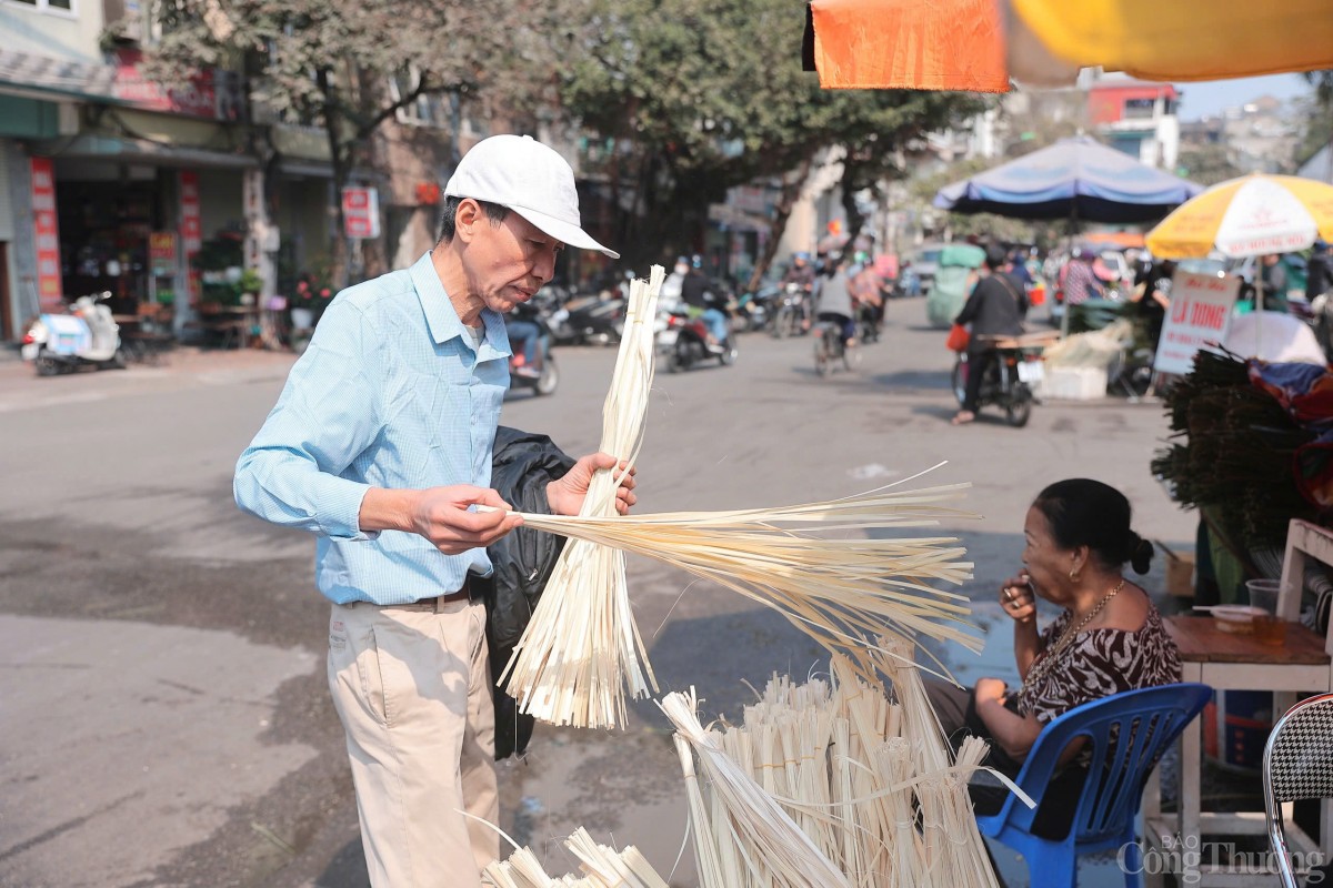Chợ lá dong lâu đời tại Hà Nội nhộn nhịp ngày giápTết
