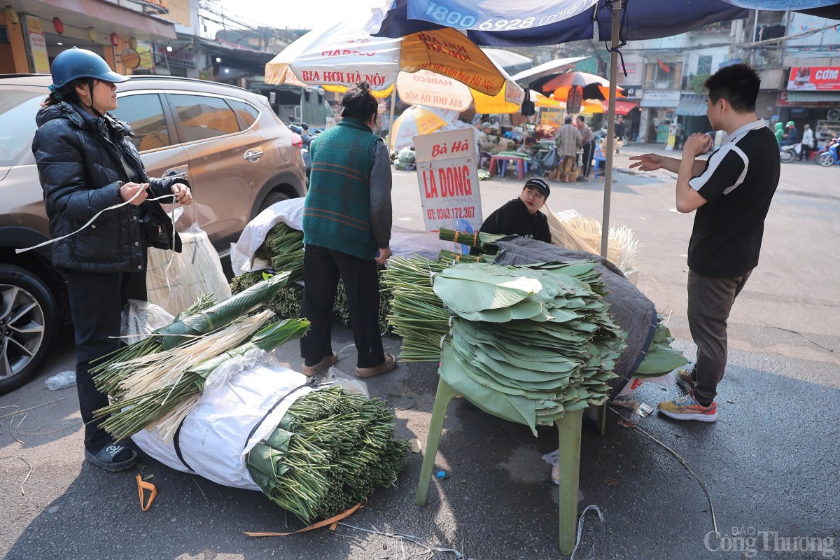 Chợ lá dong lâu đời tại Hà Nội nhộn nhịp ngày giápTết