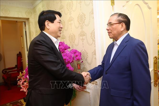 Chủ tịch nước Lương Cường thăm hỏi, chúc Tết nguyên Tổng Bí thư Nông Đức Mạnh. Ảnh: Lâm Khánh/TTXVN Chủ tịch nước Lương Cường thăm hỏi, chúc Tết nguyên Tổng Bí thư Nông Đức Mạnh. Ảnh: Lâm Khánh/TTXVN