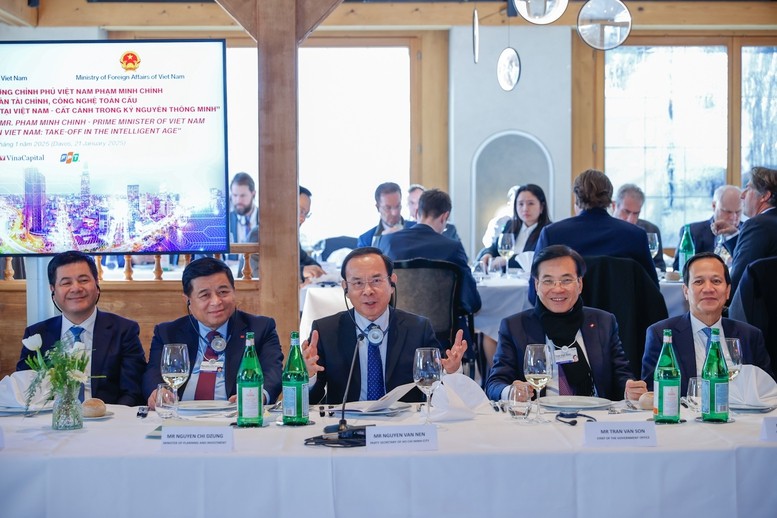 Theo Bí thư Thành uỷ TPHCM Nguyễn Văn Nên, trong kỷ nguyên mới, Chính phủ Việt Nam hướng đến một mô hình phát triển bền vững, lấy khoa học công nghệ làm trọng tâm, đổi mới sáng tạo và chuyển đổi số là đột phá - Ảnh: VGP/Nhật Bắc Theo Bí thư Thành uỷ TPHCM Nguyễn Văn Nên, trong kỷ nguyên mới, Chính phủ Việt Nam hướng đến một mô hình phát triển bền vững, lấy khoa học công nghệ làm trọng tâm, đổi mới sáng tạo và chuyển đổi số là đột phá - Ảnh: VGP/Nhật Bắc