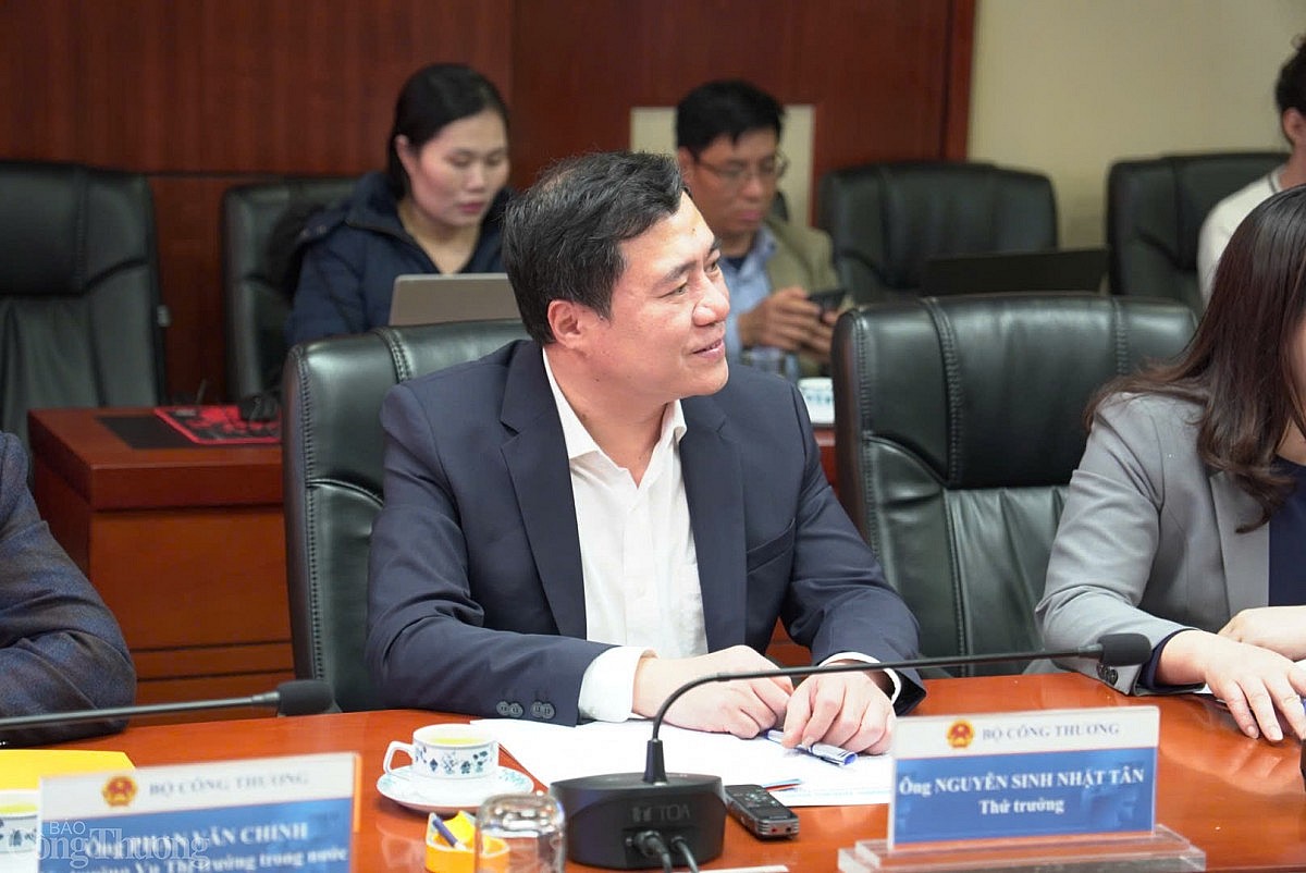 Thứ trưởng Nguyễn Sinh Nhật Tân kiểm tra nguồn cung xăng dầu Thứ trưởng Nguyễn Sinh Nhật Tân kiểm tra nguồn cung xăng dầu