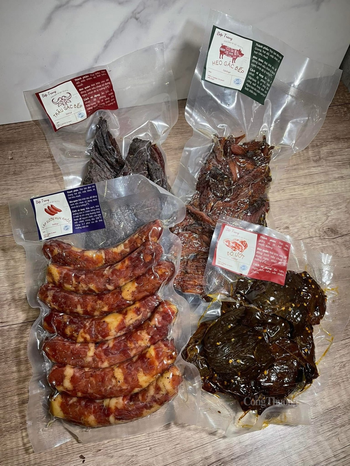 Lạp xưởng, bò khô, trâu gác bếp là những món ăn ngày Tết được nhiều người yêu thích. Ảnh: Nguyễn Vân Lạp xưởng, bò khô, trâu gác bếp là những món ăn ngày Tết được nhiều người yêu thích. Ảnh: Nguyễn Vân