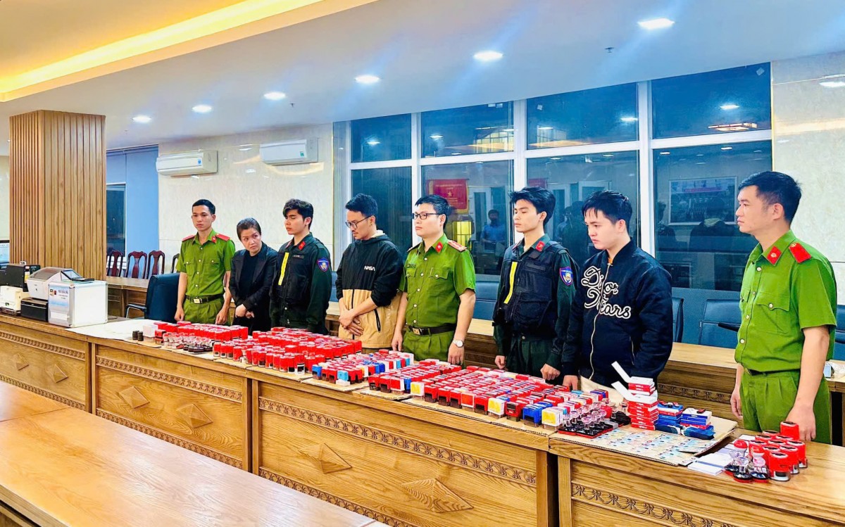 Công an TP. Đà Nẵng triệt phá đường dây rửa tiền quy mô lớn nhất từ trước đến nay trên địa bàn với số tiền gần 30.000 tỷ đồng Công an TP. Đà Nẵng triệt phá đường dây rửa tiền quy mô lớn nhất từ trước đến nay trên địa bàn với số tiền gần 30.000 tỷ đồng