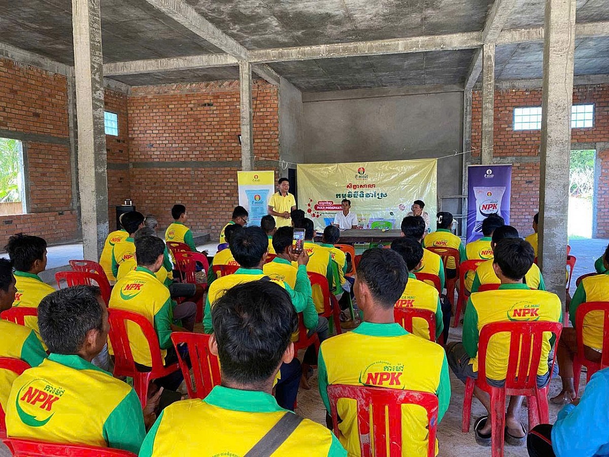 Hội thảo giới thiệu sản phẩm NPK và hướng dẫn kỹ thuật của PVCFC kết hợp cùng nhà phân phối tổ chức dành cho bà con nông dân. Hội thảo giới thiệu sản phẩm NPK và hướng dẫn kỹ thuật của PVCFC kết hợp cùng nhà phân phối tổ chức dành cho bà con nông dân.