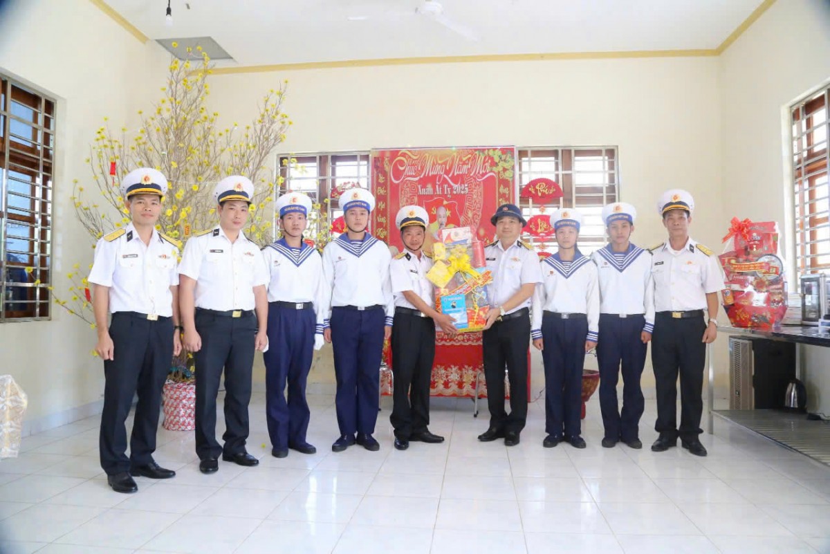 Vùng 4 kiểm tra sẵn sàng chiến đấu ở đảo Bình Ba Vùng 4 kiểm tra sẵn sàng chiến đấu ở đảo Bình Ba