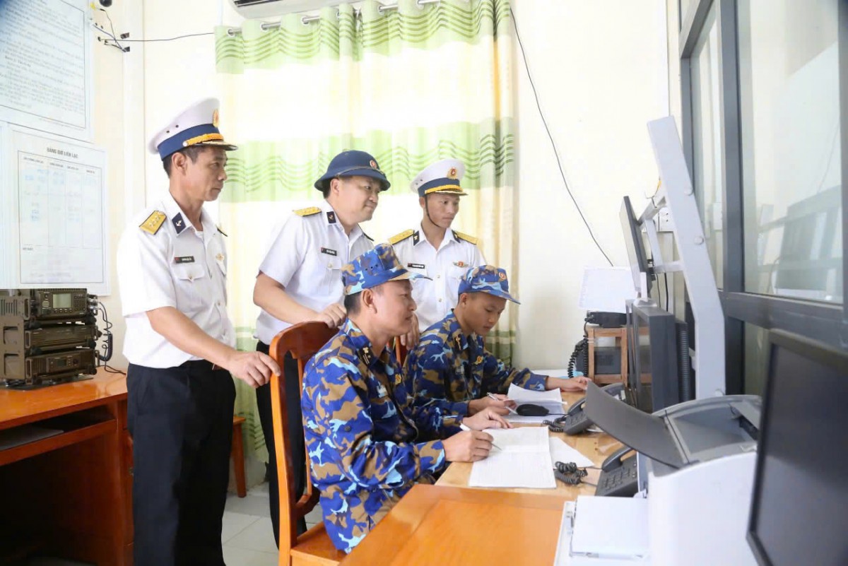 Vùng 4 kiểm tra sẵn sàng chiến đấu ở đảo Bình Ba Vùng 4 kiểm tra sẵn sàng chiến đấu ở đảo Bình Ba