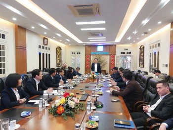 Thứ trưởng Nguyễn Sinh Nhật Tân làm việc về cung ứng xăng dầu dịp Tết tại Hải Phòng