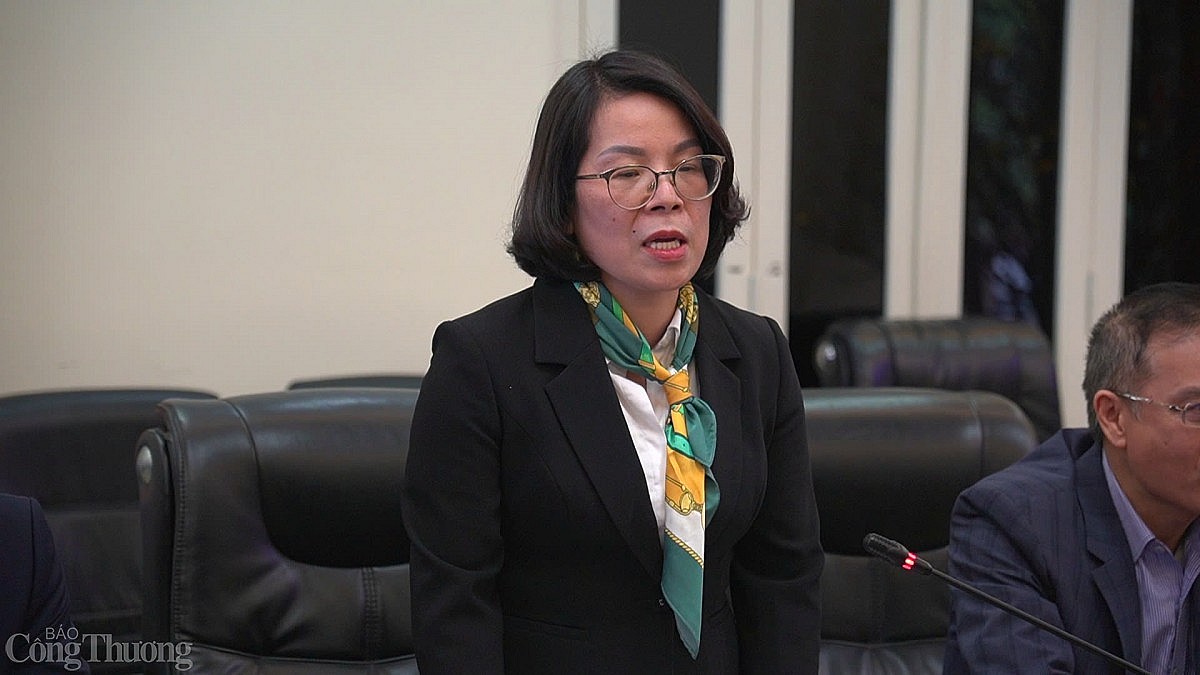 Bà bà Lê Thị Thanh Hà – Chủ tịch kiêm Giám đốc Petrolimex Hải Phòng thông tin: Sản lượng xăng dầu nhập về Tổng kho Xăng dầu Thượng Lý tháng 12/2024 đạt 34.000 m3, tấn, tăng 17% so với tháng 11/2024. Trong tháng 1/2025, dự kiến nhập 32.000 m3, tấn. Tồn kho xăng dầu tại Tổng kho Xăng dầu Thượng Lý thời điểm sáng ngày 22/01/2025 có 9.200 m3, tấn tương ứng với 11 ngày tồn kho. 