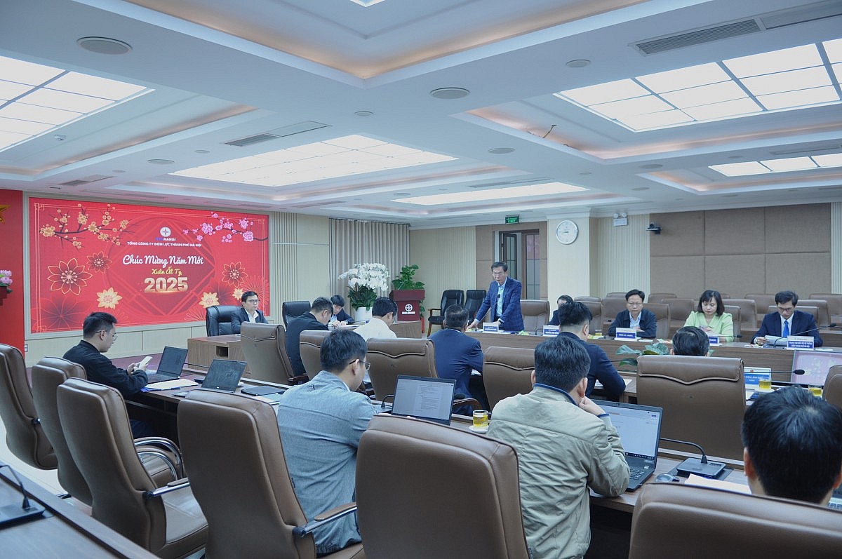 Ảnh Thứ trưởng Trương Thanh Hoài kiểm tra điện dịp Tết