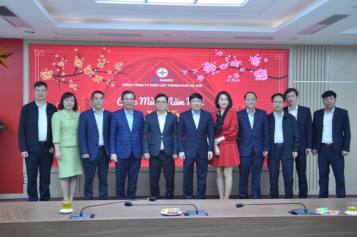 Ảnh Thứ trưởng Trương Thanh Hoài kiểm tra điện dịp Tết