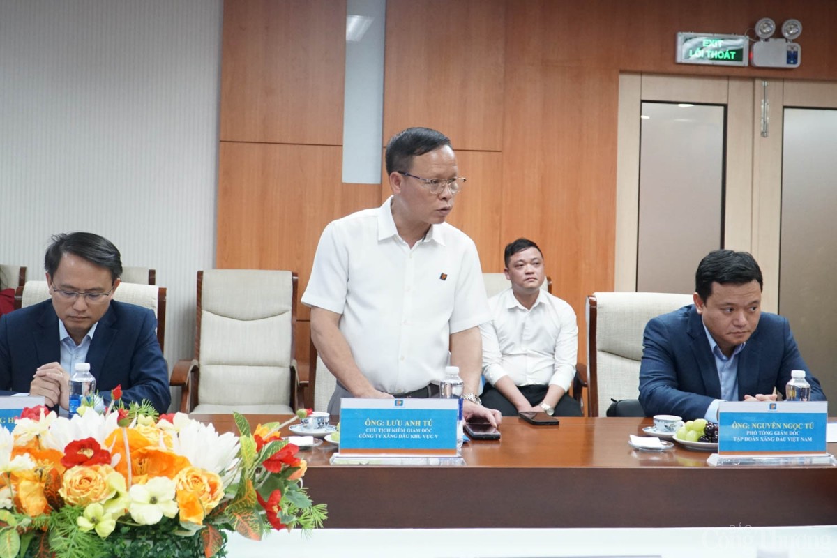 Chùm ảnh: Thứ trưởng Nguyễn Hoàng Long làm việc về xăng dầu