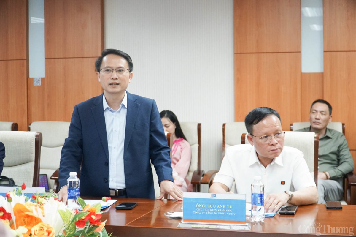 Chùm ảnh: Thứ trưởng Nguyễn Hoàng Long làm việc về xăng dầu