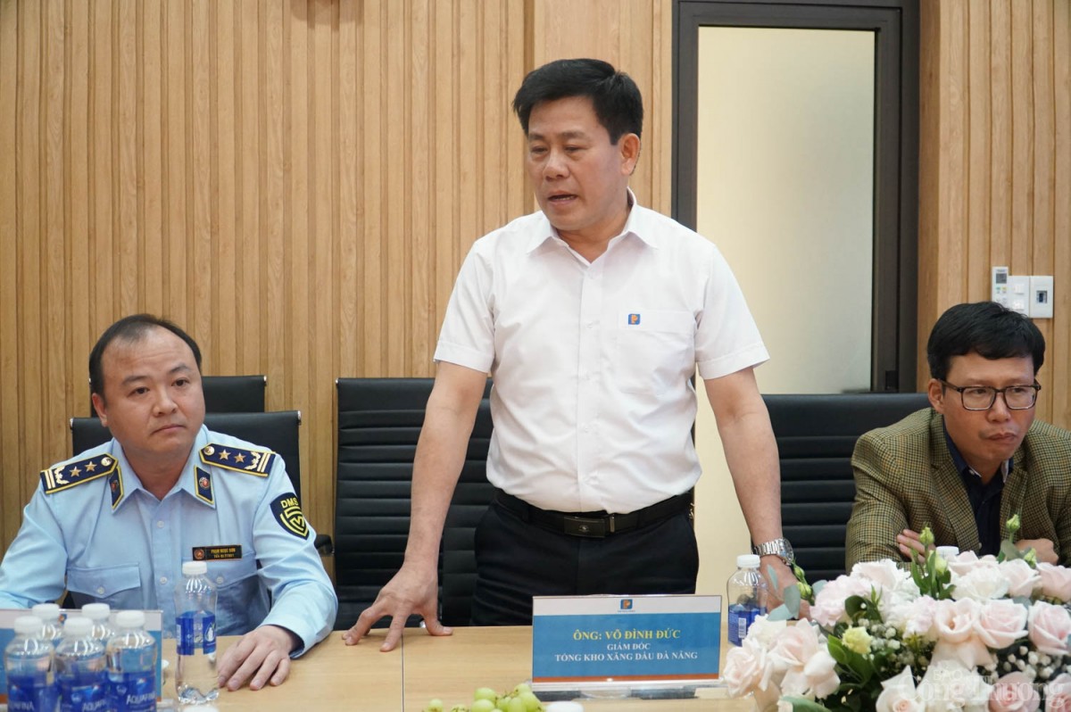 Chùm ảnh: Thứ trưởng Nguyễn Hoàng Long làm việc về xăng dầu