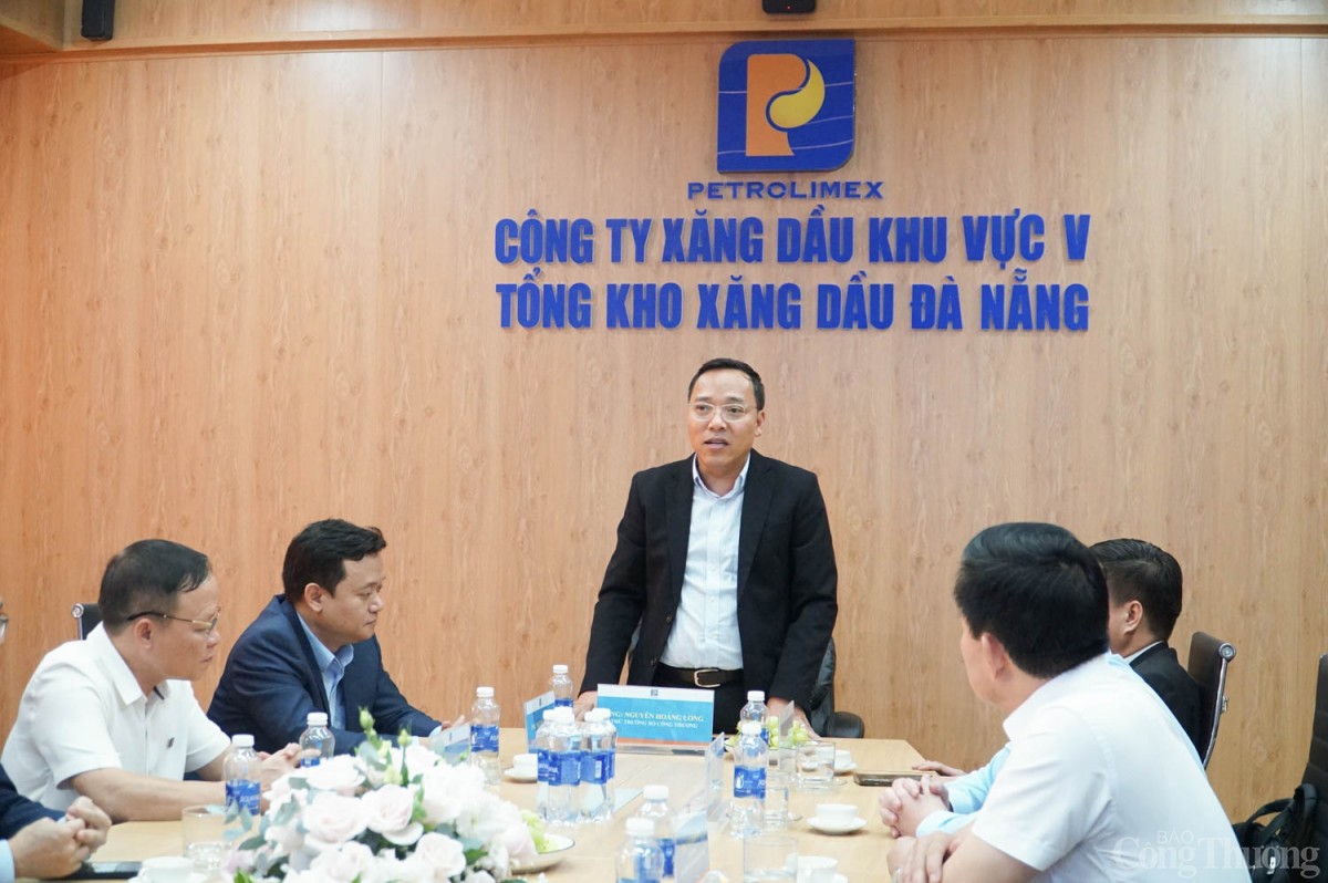 Chùm ảnh: Thứ trưởng Nguyễn Hoàng Long làm việc về xăng dầu