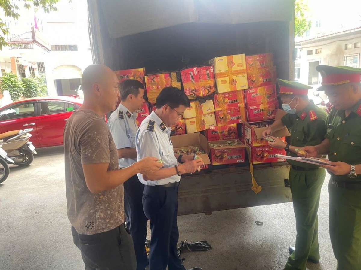 Bắc Giang: Nhiều cá nhân được tặng thưởng chống buôn lậu Bắc Giang: Nhiều cá nhân được tặng thưởng chống buôn lậu