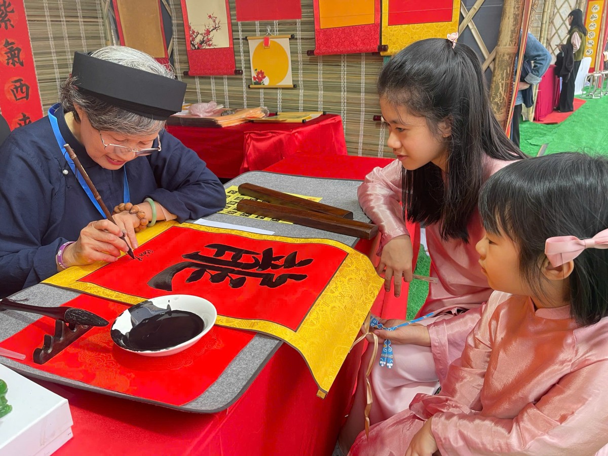 Hội chữ Xuân Ất Tỵ 2025 mở cửa đón giao thừa