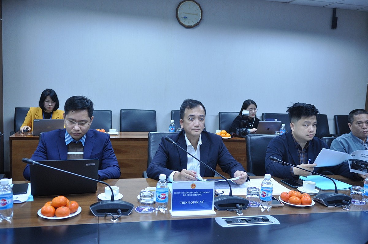 Chùm ảnh kiểm tra đảm bảo điện khối truyền tải dịp Tết