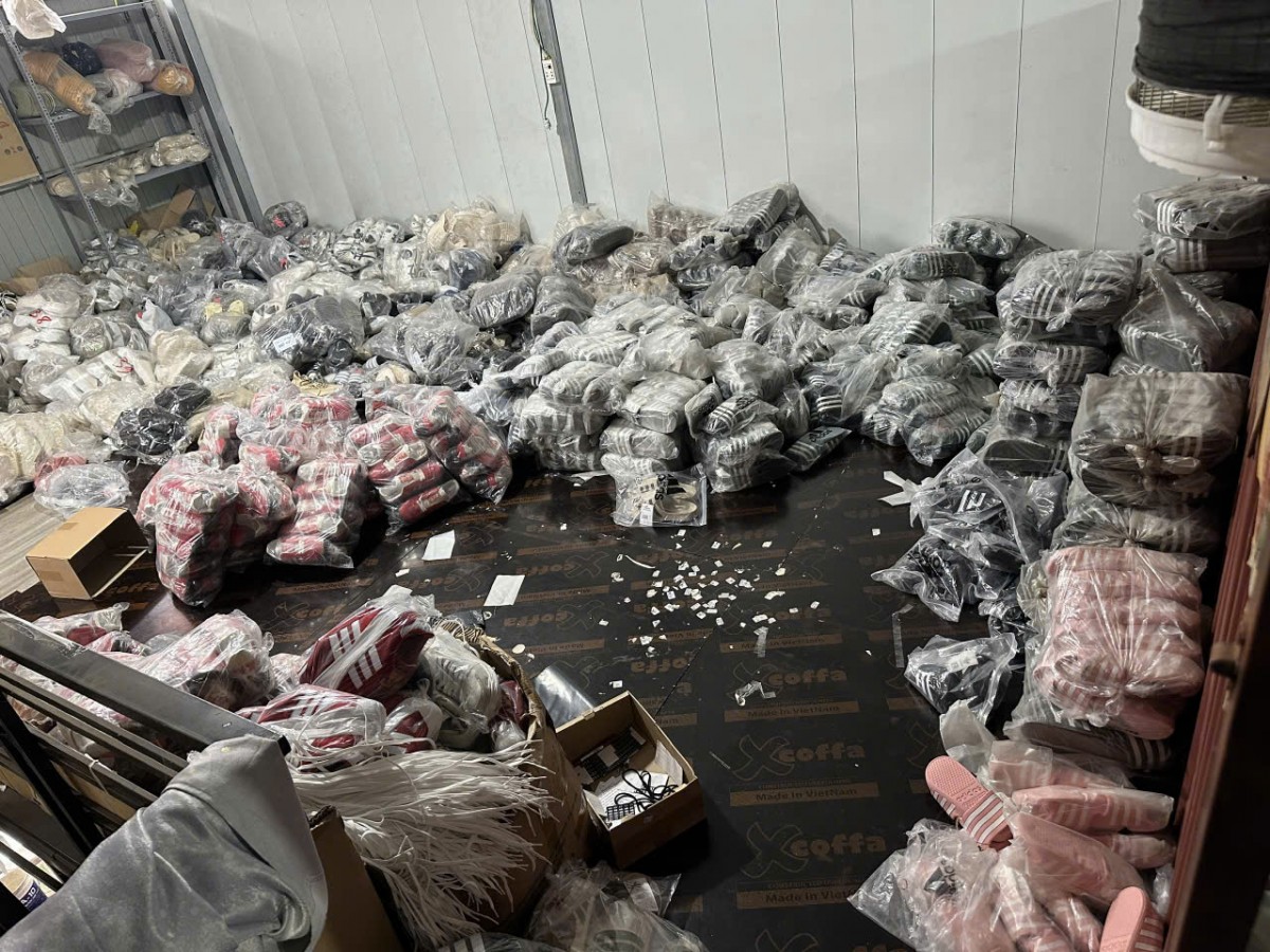 Sơn La: Xử phạt cơ sở bán hàng giả mạo nhãn hiệu Sơn La: Xử phạt cơ sở bán hàng giả mạo nhãn hiệu