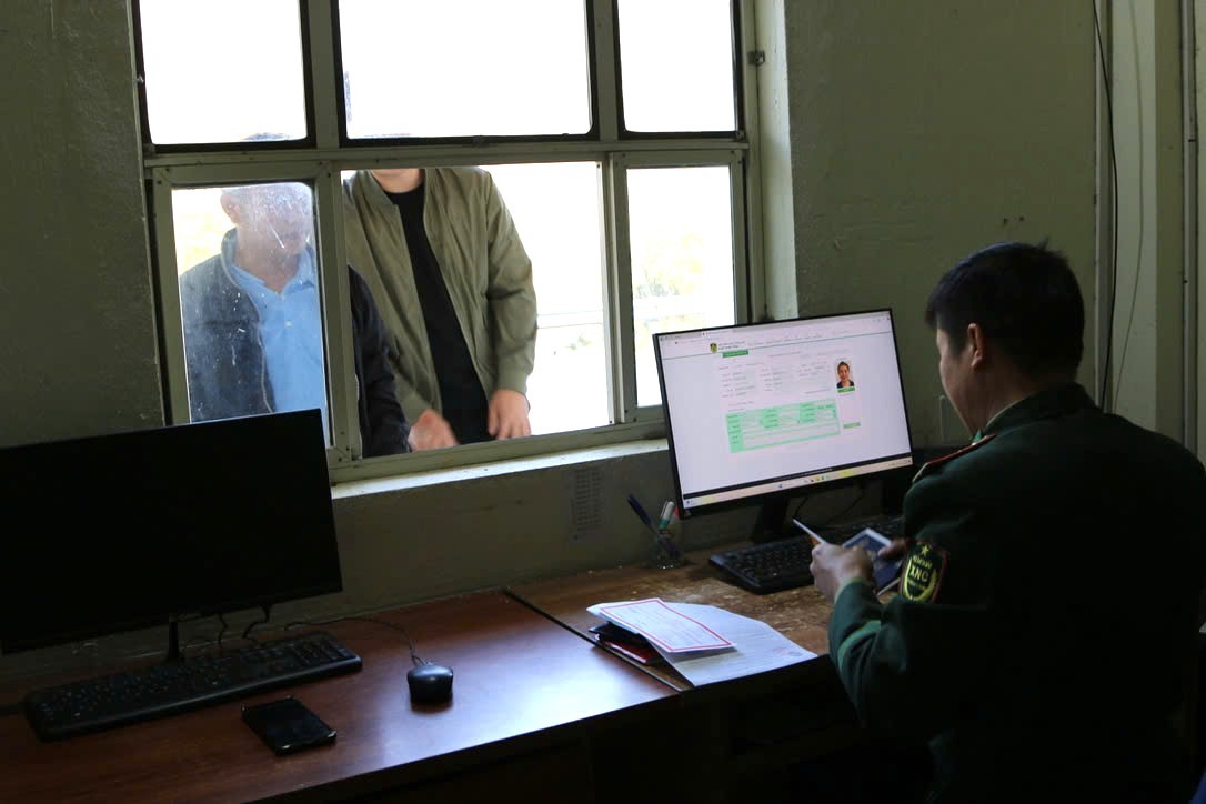 cửa khẩu quốc gia tén tằn