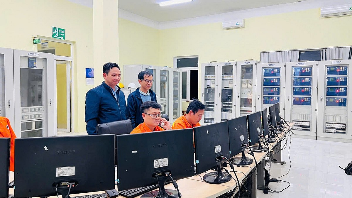 Đóng điện thêm 1 đường dây 500kV nhập khẩu điện từ Lào