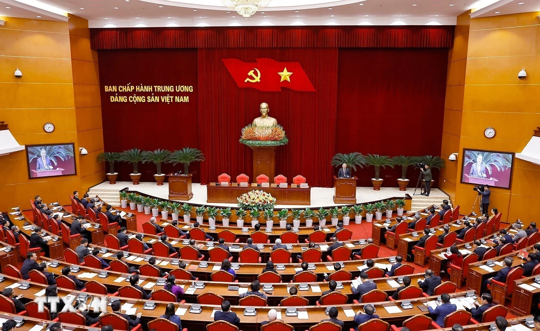 Quang cảnh phiên bế mạc Hội nghị Ban Chấp hành Trung ương Đảng khoá XIII. Ảnh: Doãn Tấn/TTXVN Quang cảnh phiên bế mạc Hội nghị Ban Chấp hành Trung ương Đảng khoá XIII. Ảnh: Doãn Tấn/TTXVN