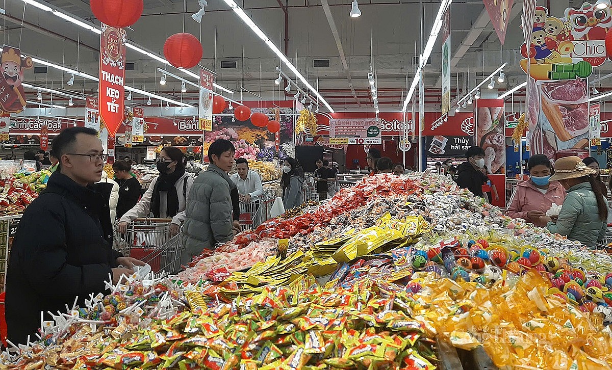 không khí mua sắm Tết tại siêu thị GO! Thăng Long. Ảnh Nguyễn Hạnh